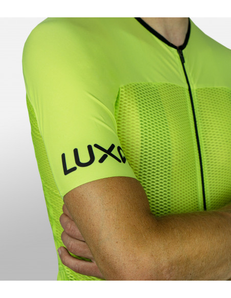 lime color lightweight cycling jersey for high temperatures riding in the form of breathable mesh fabric