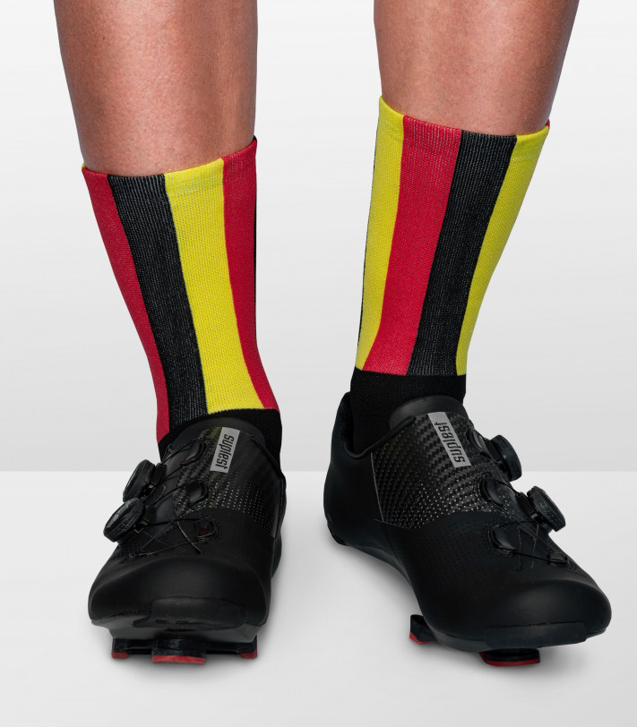 narodowe barwy flagi Belgii to kolejna edycja skarpetek rowerowych we flagi różnych krajów