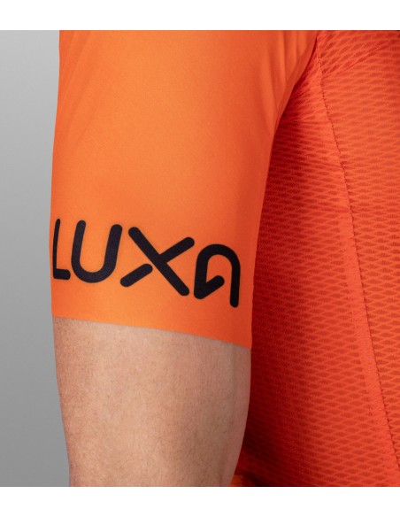 sleeves are laser cutted for better comfort during intensive training rides