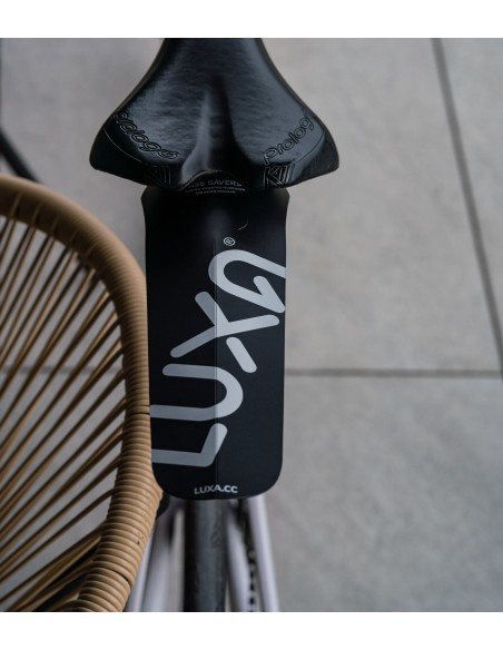 czarny błotnik typu 'ass saver' montowany pod siodełko