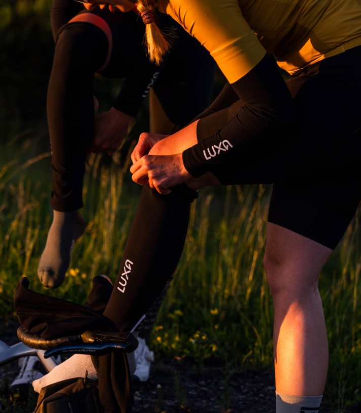 compact size of arm warmers let you keep comfortable inside back pocket during longest rides