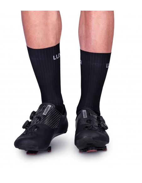 Całe czarne skarpetki rowerowe Aero od marki odzieżowej premium - Luxa