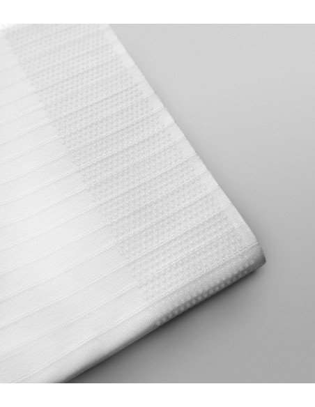 w środku na ściągaczu skarpetka ma powłokę silikonową, aby nie zsuwały się samoczynnie z nogi