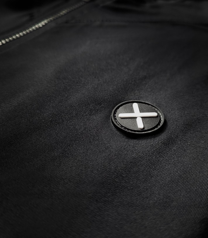 X to symbol graficzny marki Luxa