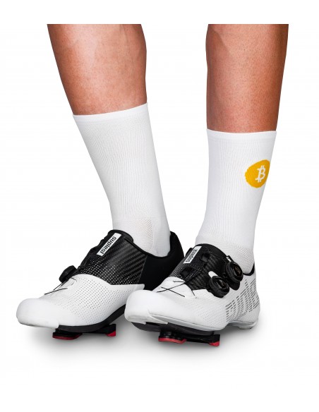 skarpety dla fanów kryptowalut z okrągłym logo Bitcoin