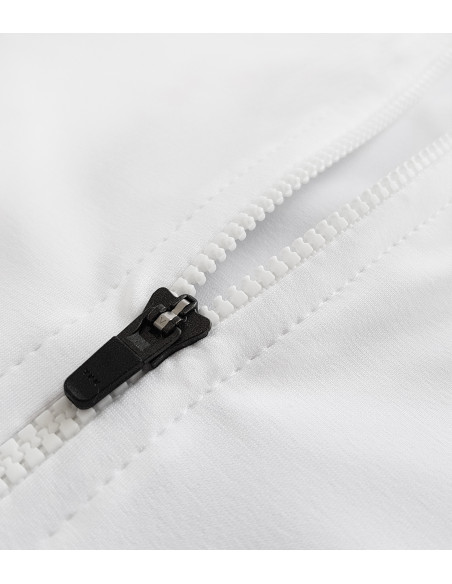 Śnieżno biały materiał i zamek YKK w koszulce kolarskiej Luxa. Brak logo
