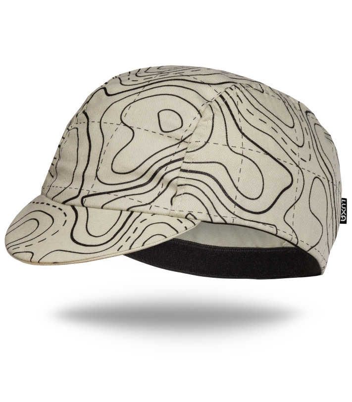 Czapka rowerowa wykonana z bawełny, ozdobiona przygodowym wzorem