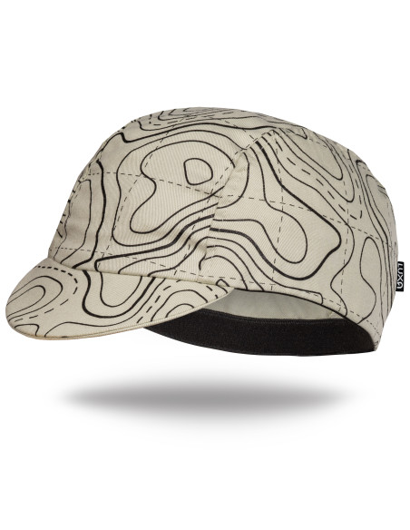 Czapka rowerowa wykonana z bawełny, ozdobiona przygodowym wzorem