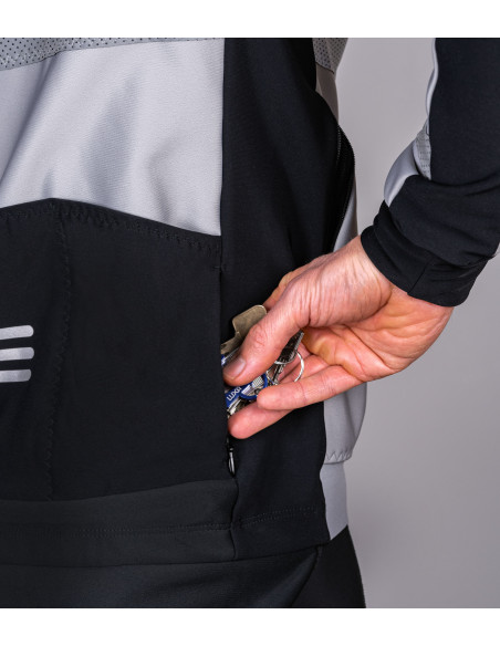 Jacket equipped with one zippered pocket