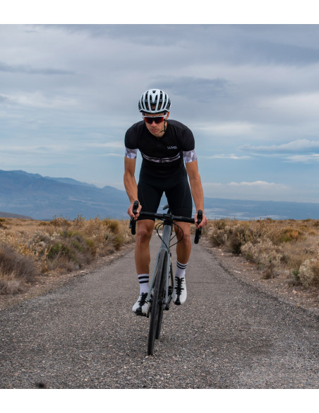 socks with 2 black stripes and base yarn in all pure white color