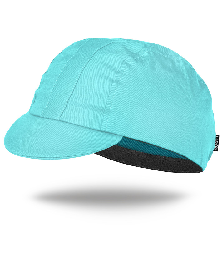 czapka wykonana z bawełny i regulowanym daszkiem z haftem od spodu