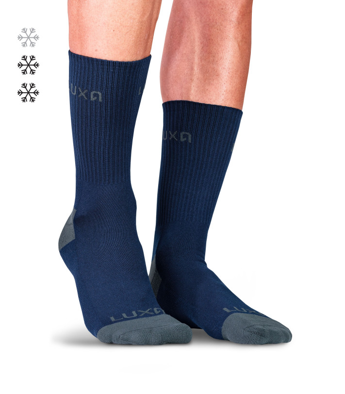 sposób na zimne stopy na rowerze to skarpety granatowe jesienne Luxa Finest