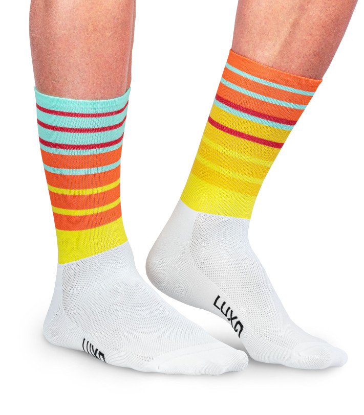 Wiele kolorowych pasków to unikalny wzór w paski od polskiego producenta skarpet rowerowych Luxa