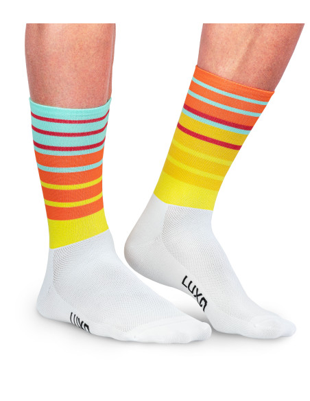 Wiele kolorowych pasków to unikalny wzór w paski od polskiego producenta skarpet rowerowych Luxa