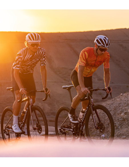Pomarańczowe koszulki kolarskie Luxa Pulse Glow – jazda o zmierzchu