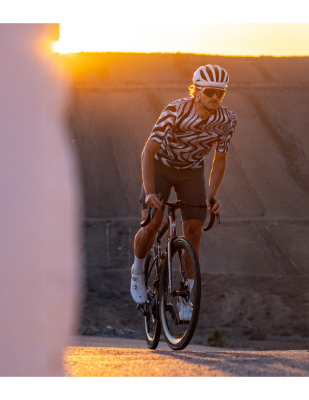 jazda rowerem w blasku zachodu słońca na Gran Canaria