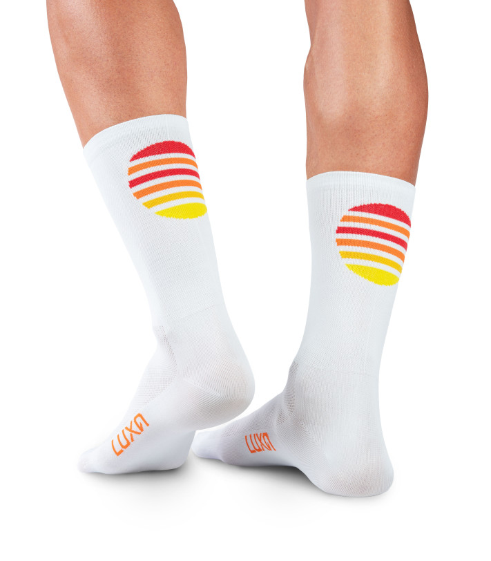 Die weißen Retro Rise Socken wurden für sommerliche Ausfahrten