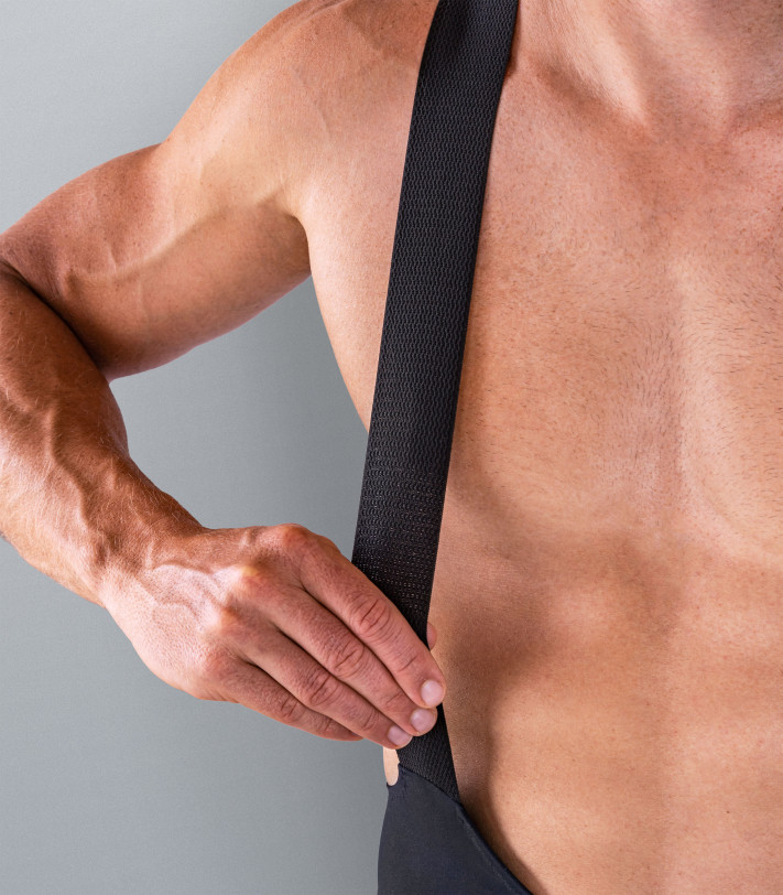 Spodenki kolarskie Elitism Cargo Road Black - detal elastycznej szelki