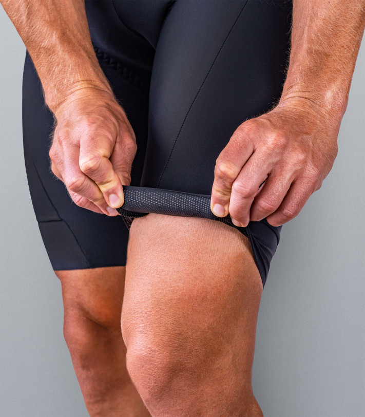 Spodenki kolarskie Elitism Cargo Road Black - detal nogawki i elastyczny ściągacz