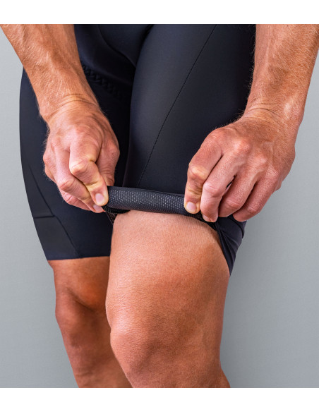 Spodenki kolarskie Elitism Cargo Road Black - detal nogawki i elastyczny ściągacz