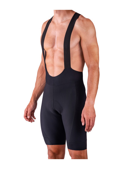 Spodenki kolarskie Luxa Elitism Cargo Road Black - widok z przodu na modelu