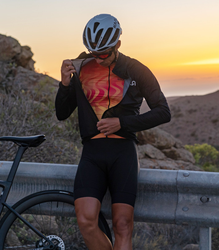 Luxa Core Ultralight Black jacket - cyclist zipping up the jacket