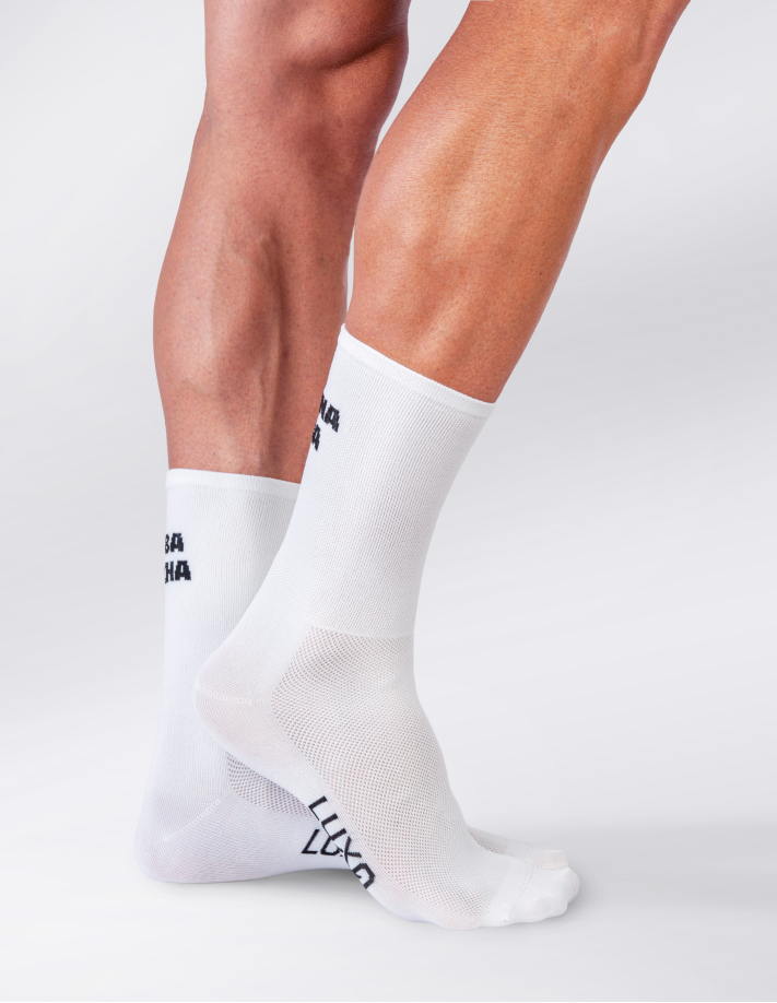 weiße Luxa Fahrradsocken mit dem Schriftzug Słaba Psycha und Mocna Łyda
