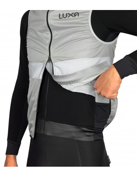 Two way zipper let you easy access to rear pockets