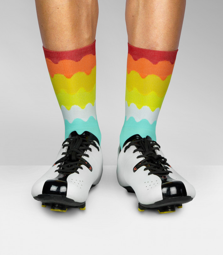 eye-catching pattern combined with quoc road shoes