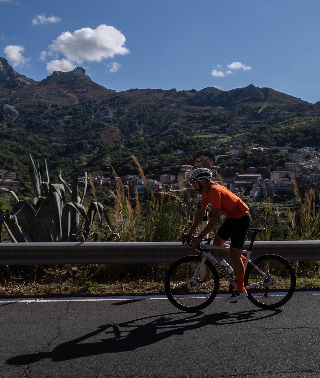 jazda rowerem na Sycylii w sezonie letnim gdy temperatury są bardzo wysokie