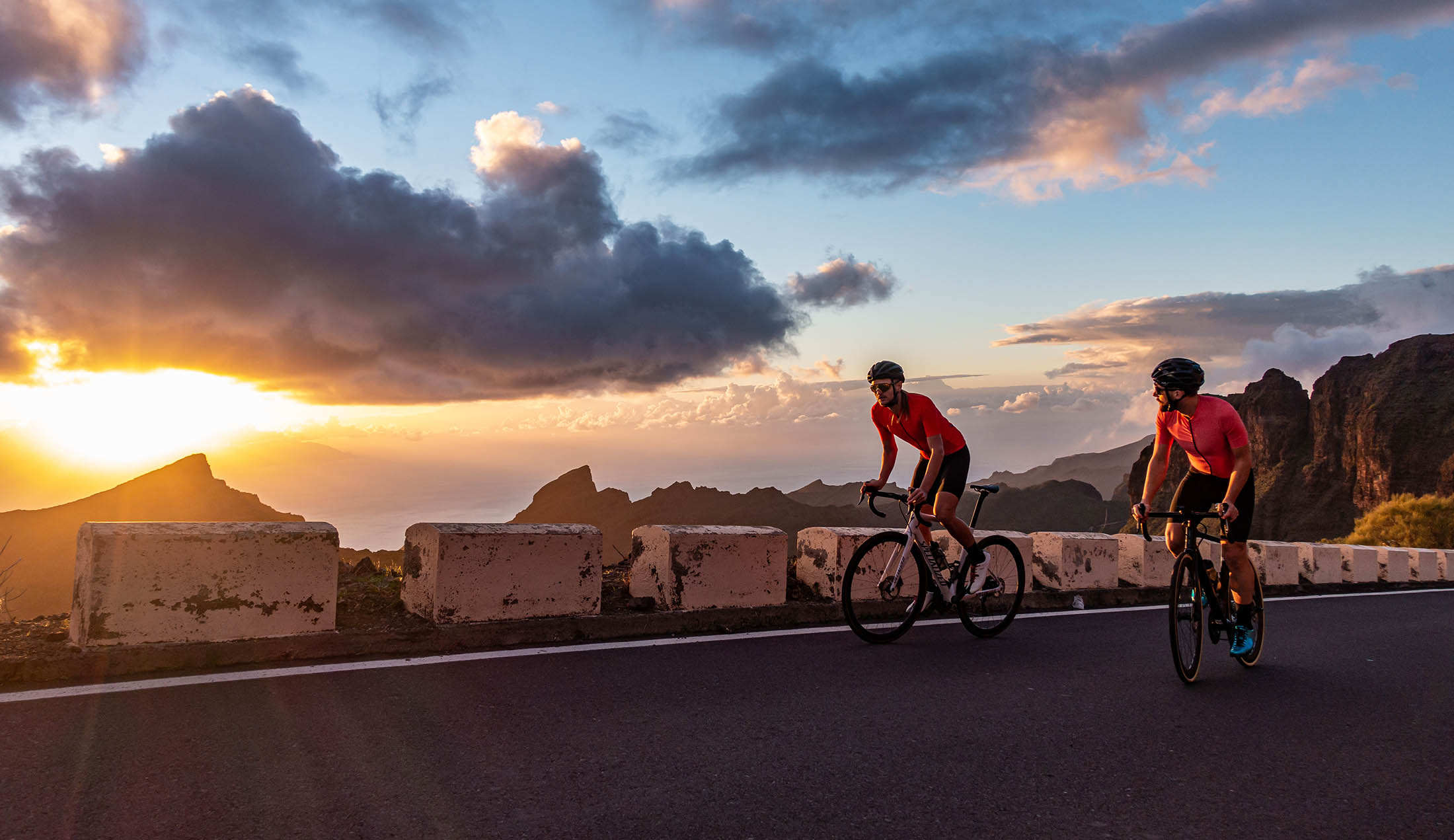 golden hour and photoshooting in Tenerife for Luxa new 2022 cycling clothing collection